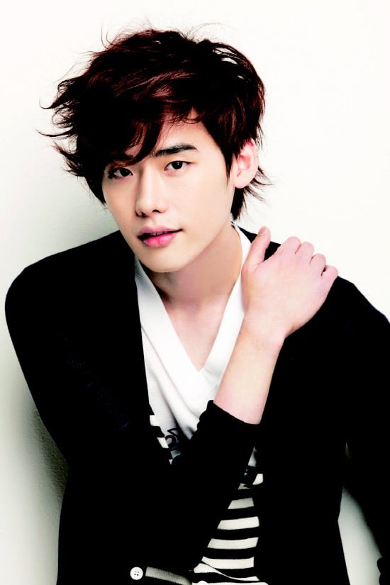 Jong Suk Lee