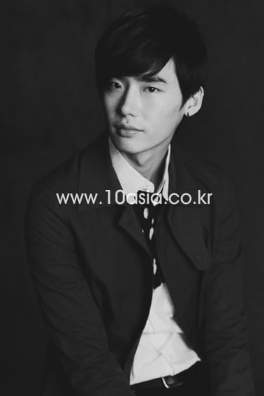 Jong Suk Lee