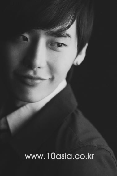 Jong Suk Lee