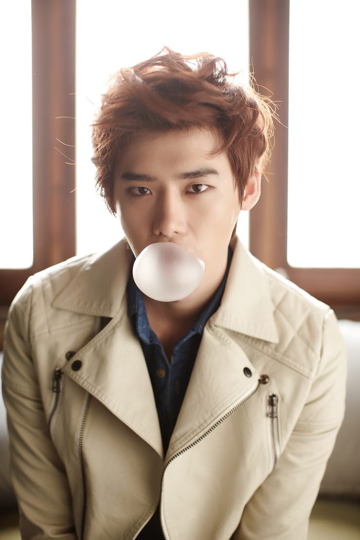 Jong Suk Lee