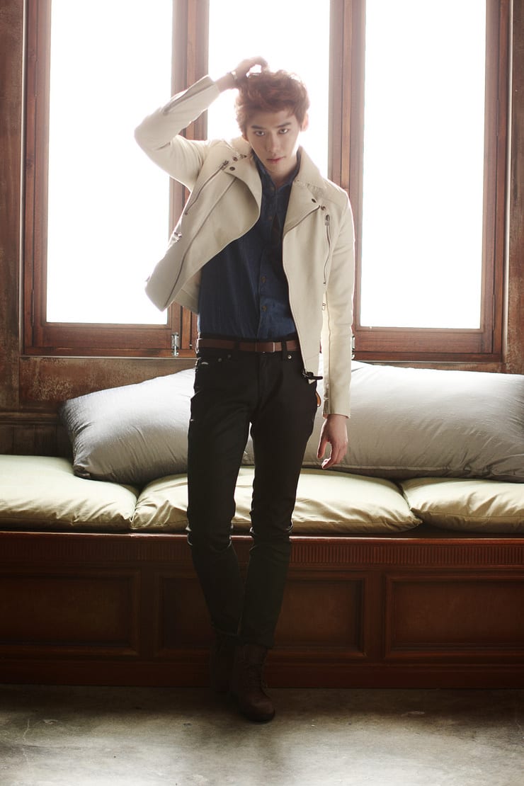 Jong Suk Lee