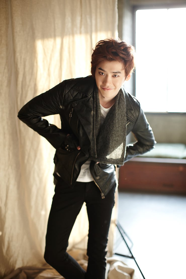 Jong Suk Lee