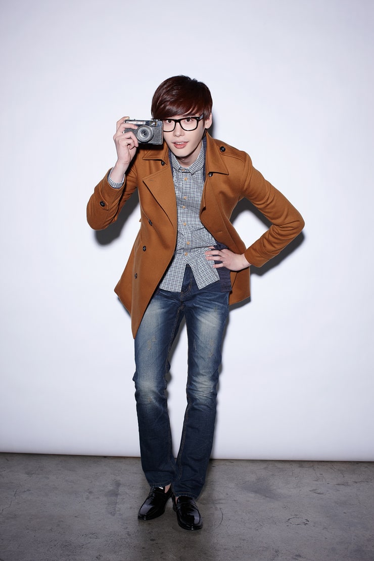 Jong Suk Lee
