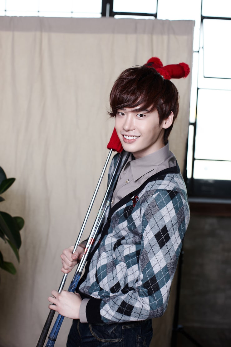 Jong Suk Lee