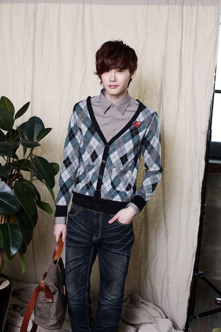 Jong Suk Lee