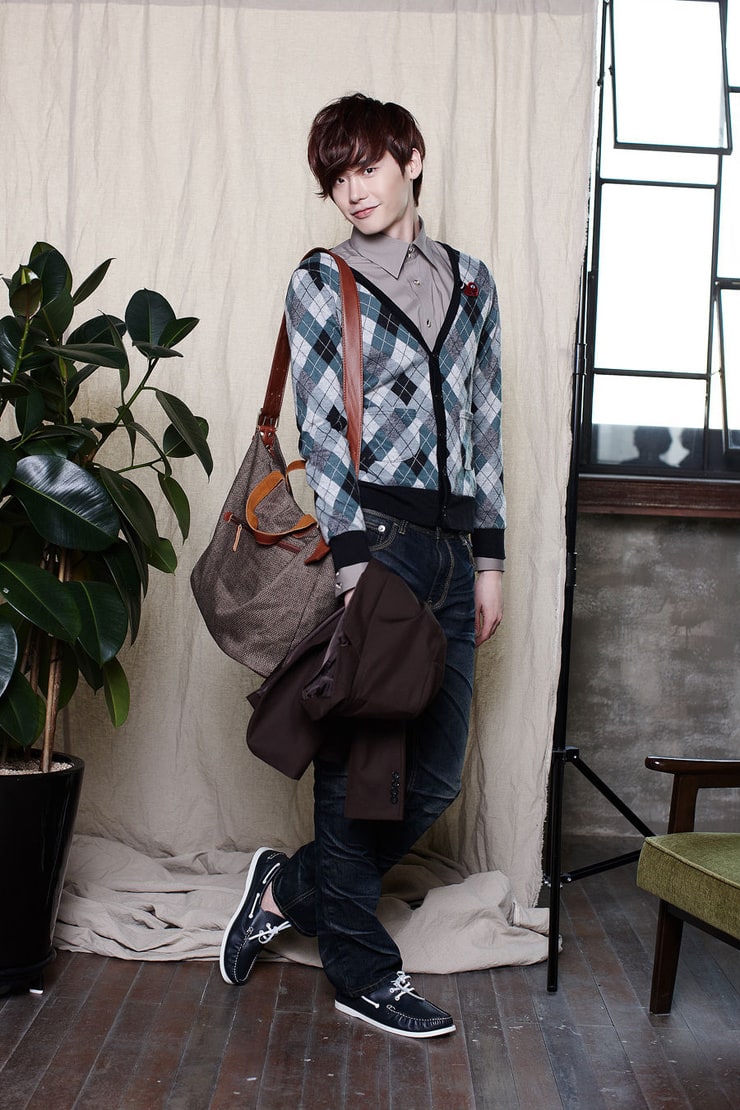 Jong Suk Lee