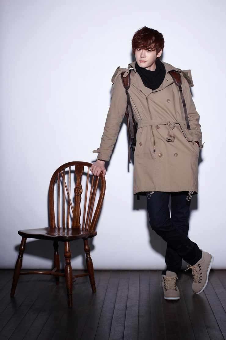 Jong Suk Lee