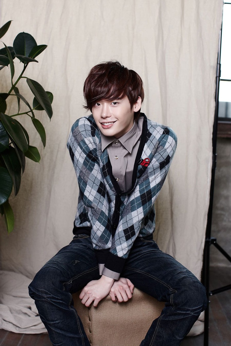 Jong Suk Lee