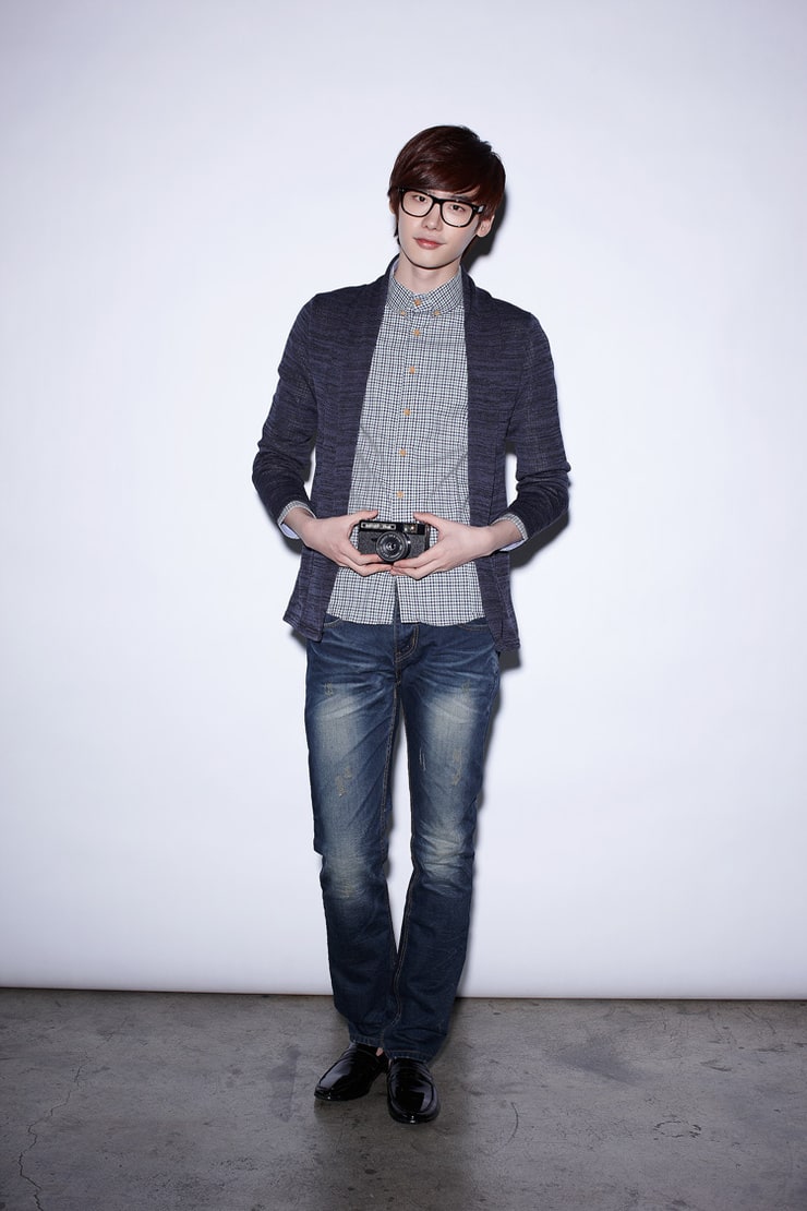 Jong Suk Lee