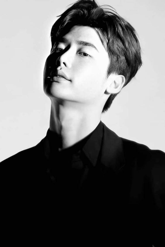 Jong Suk Lee