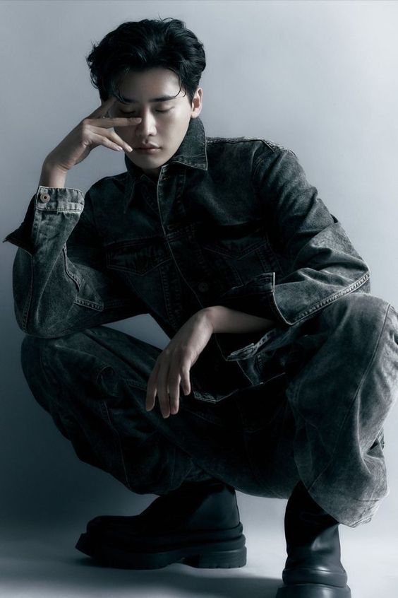 Jong Suk Lee
