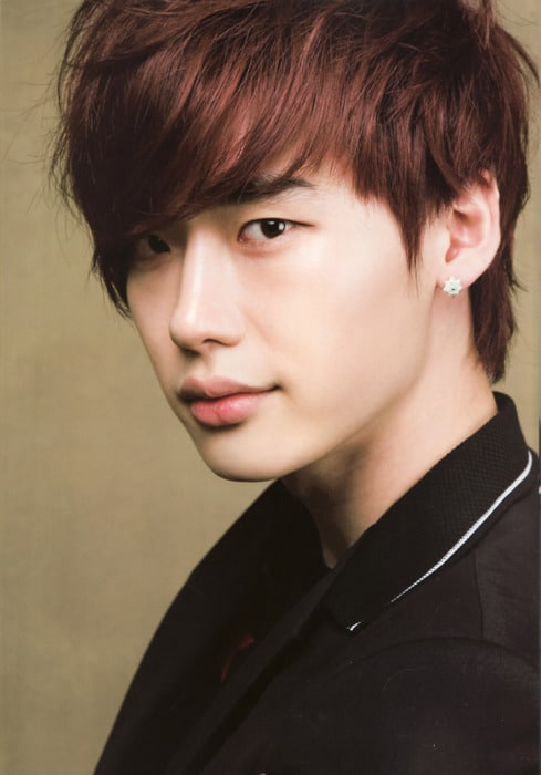 Jong Suk Lee