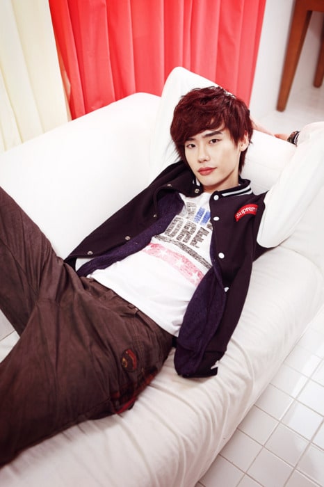 Jong Suk Lee