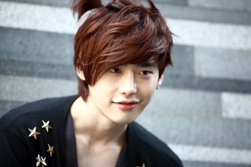 Jong Suk Lee