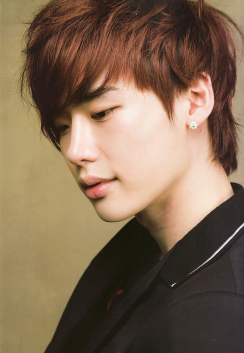 Jong Suk Lee