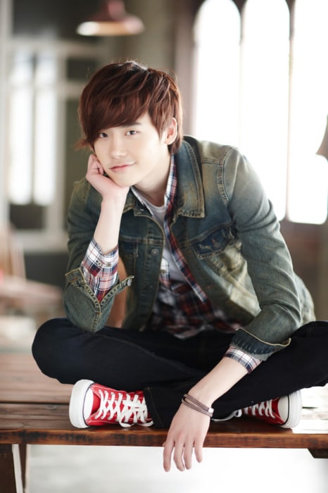 Jong Suk Lee