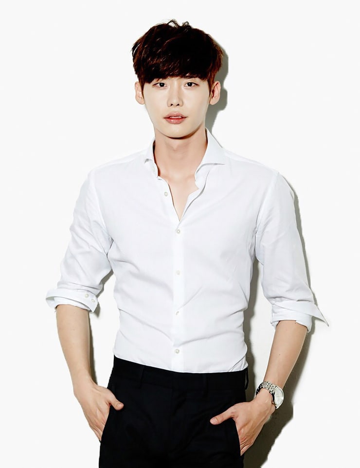 Jong Suk Lee