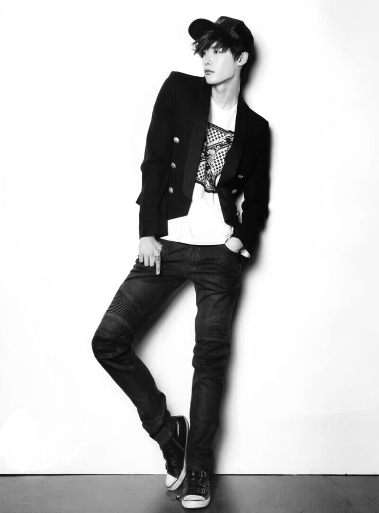 Jong Suk Lee