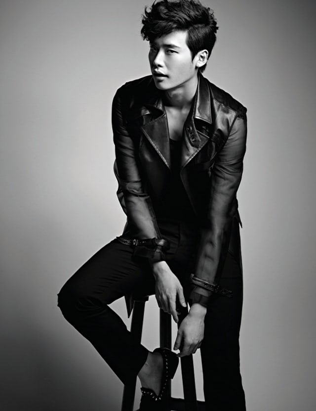 Jong Suk Lee