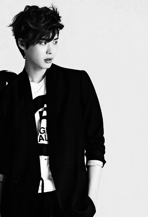 Jong Suk Lee