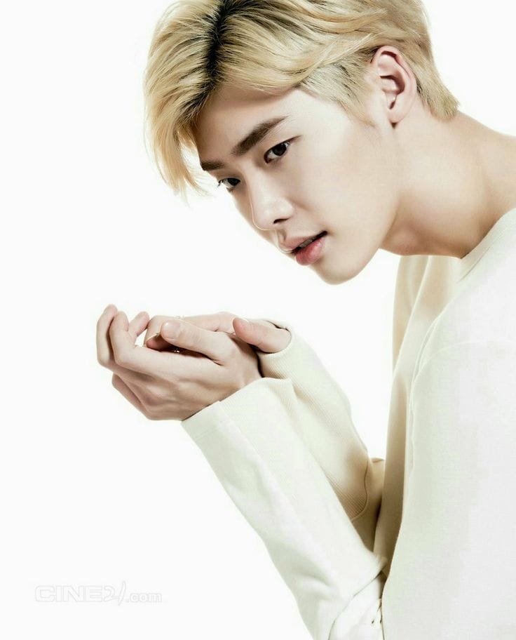 Jong Suk Lee