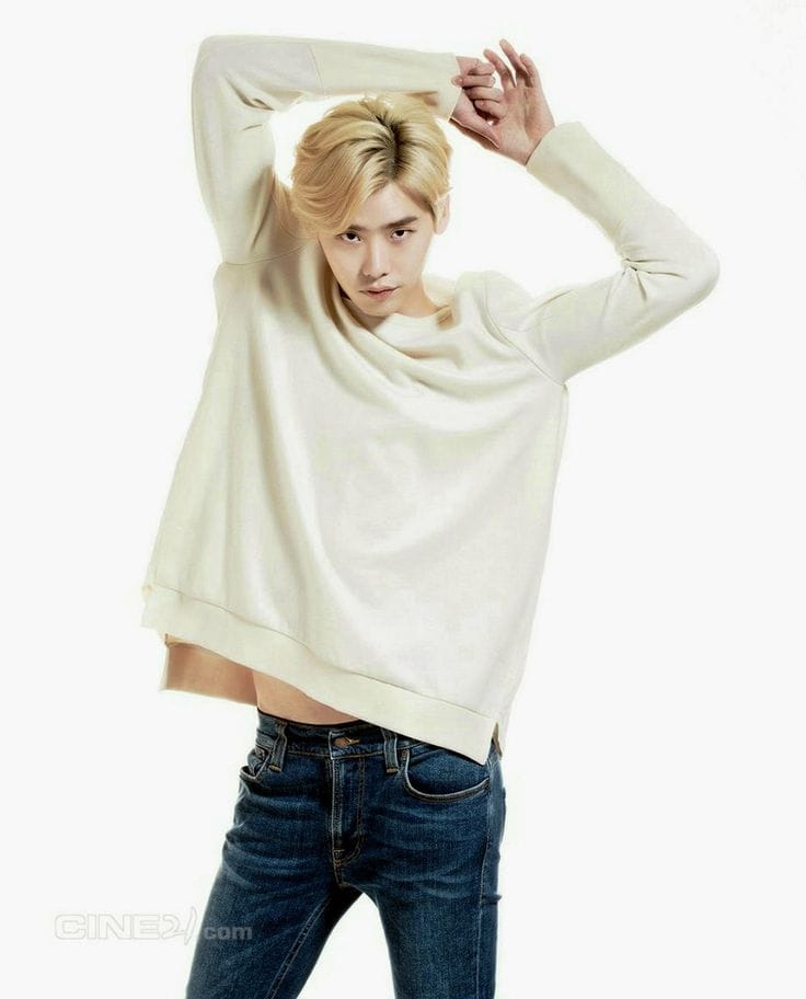 Jong Suk Lee