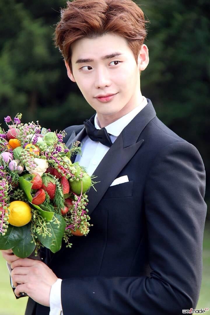 Jong Suk Lee