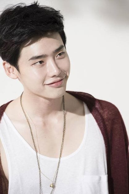 Jong Suk Lee