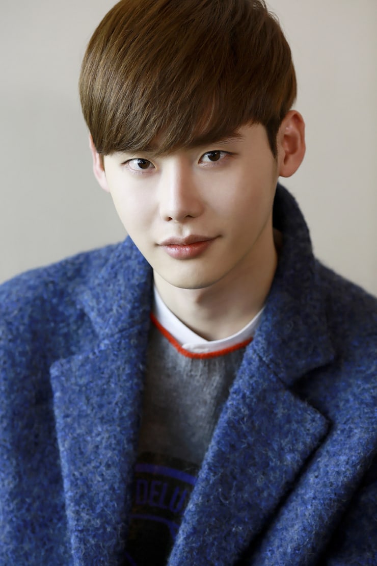 Jong Suk Lee