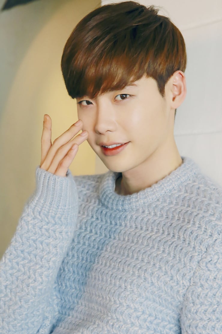 Jong Suk Lee