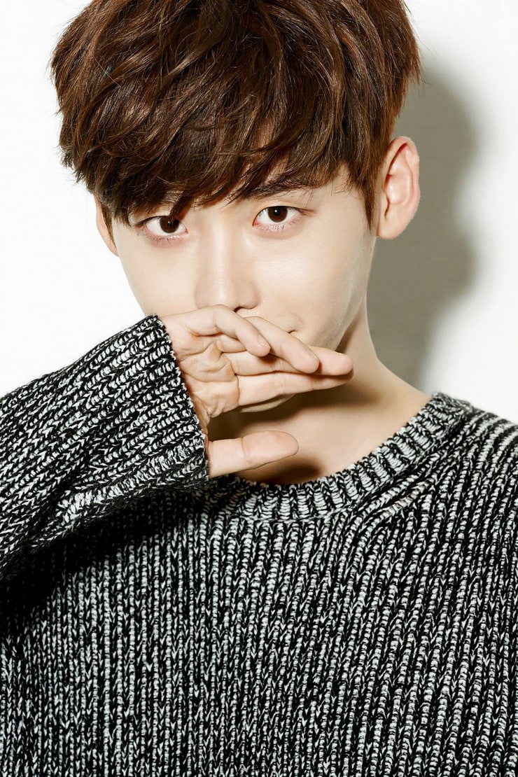 Jong Suk Lee