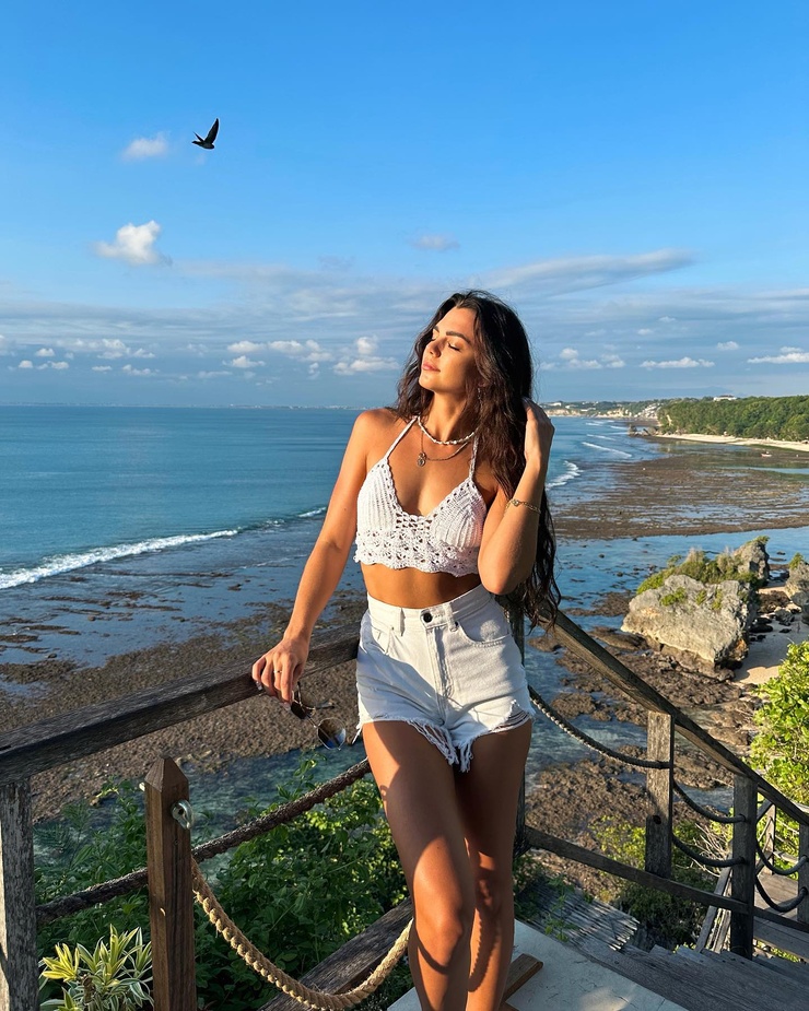 Yana Haenisch Yana Haenisch