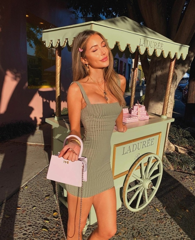 Caroline Einhoff Caroline Einhoff