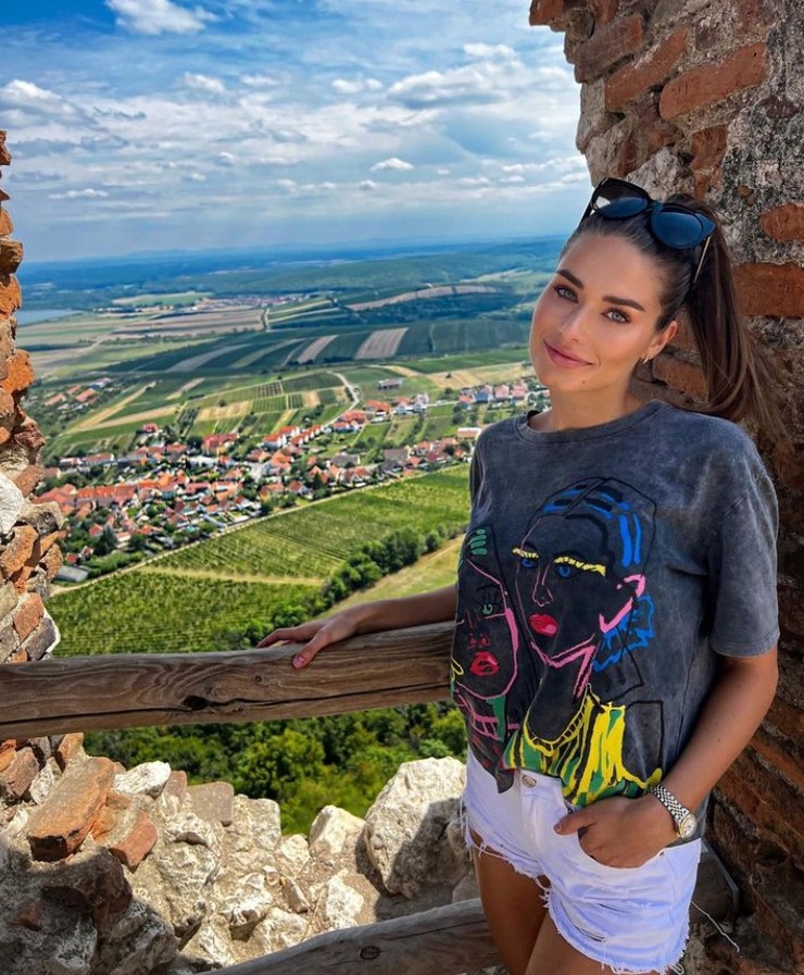 Karolína Kokešová