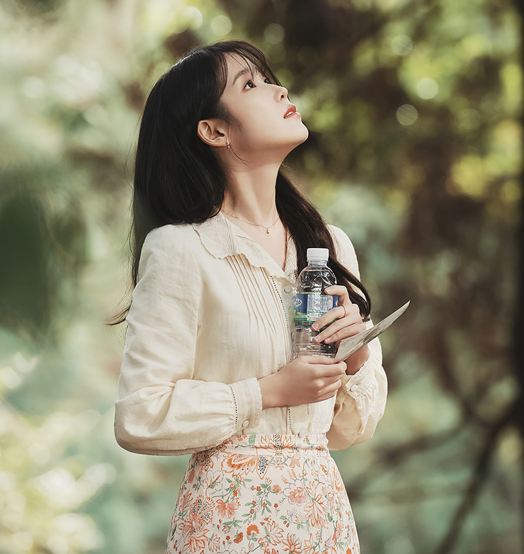 IU