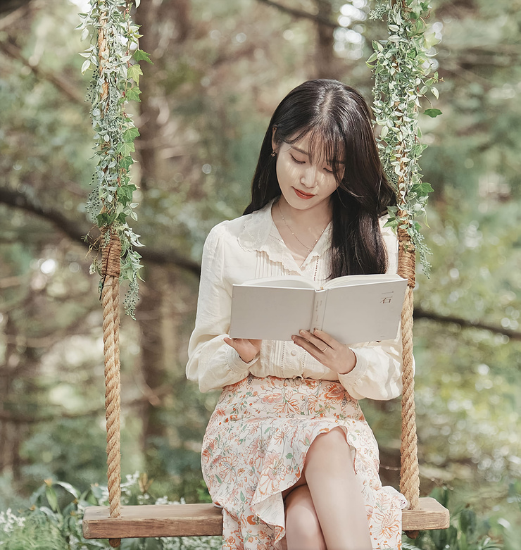IU