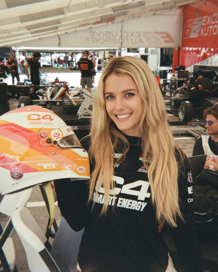 Lindsay Brewer