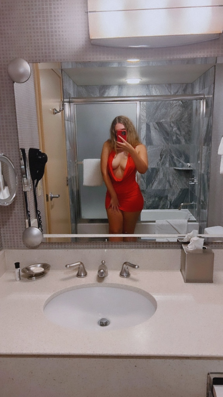 Picture of Elle Blume