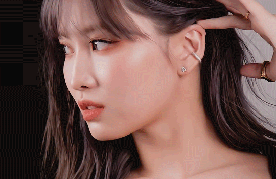 Hirai Momo