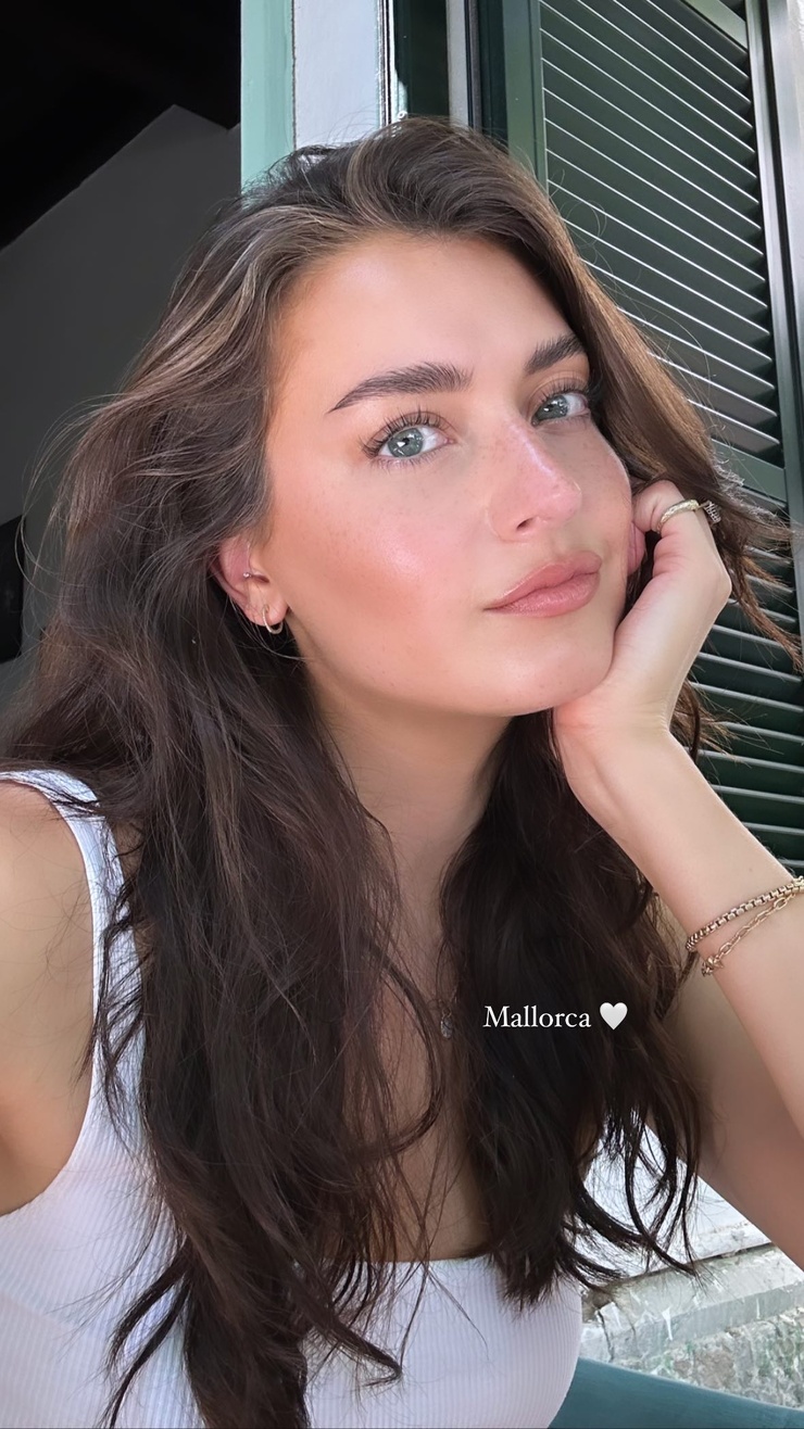 Jessica Clements Jessica Clements