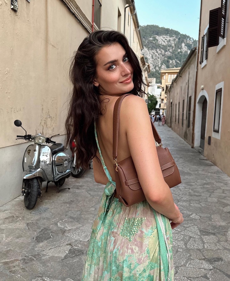 Jessica Clements Jessica Clements