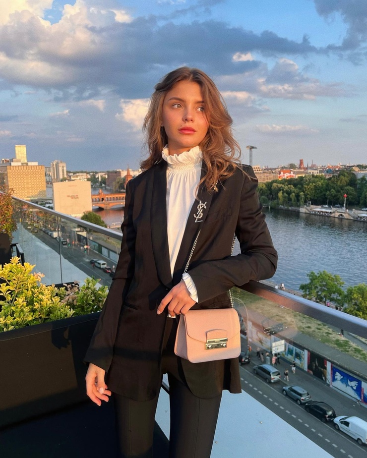 Dasha Komarova image