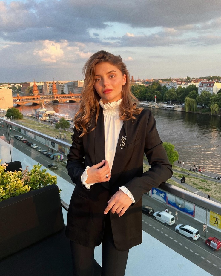 Dasha Komarova picture
