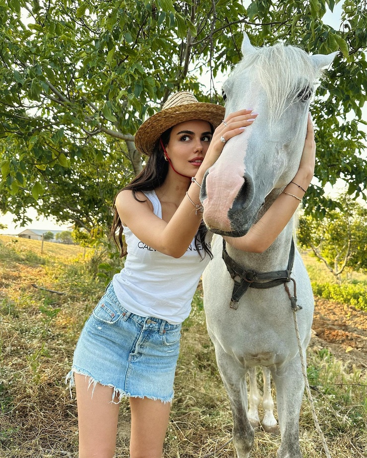 Özgü Kaya Özgü Kaya