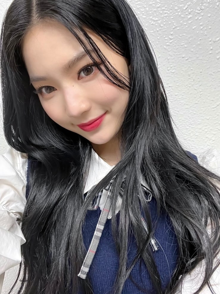 Picture of Lee chaeyoung