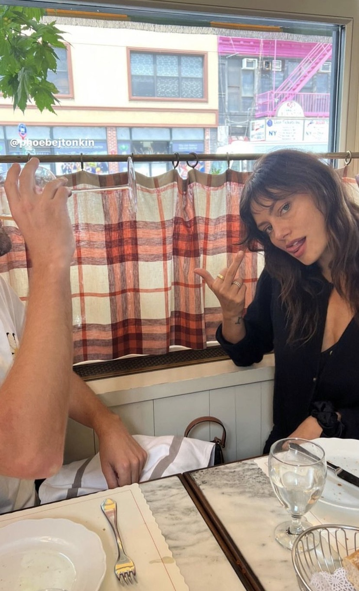 Phoebe Tonkin