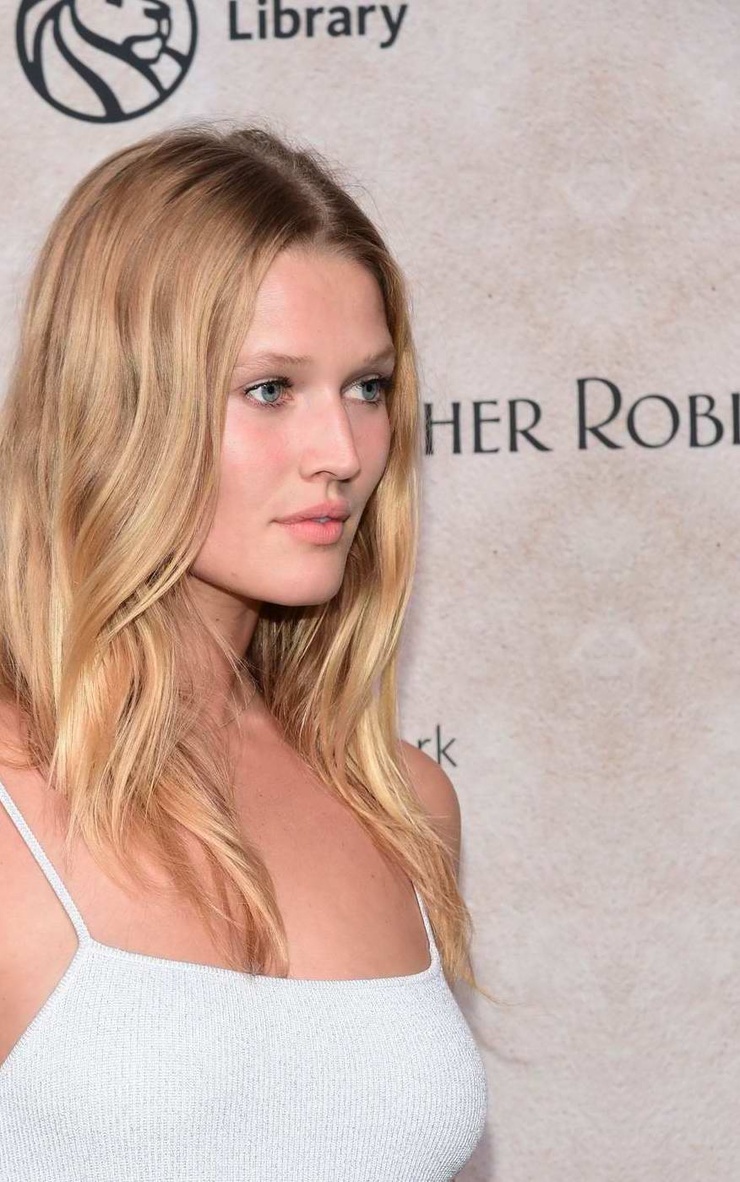 Picture of Toni Garrn