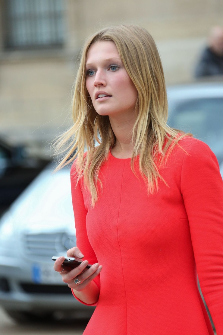 Toni Garrn Toni Garrn
