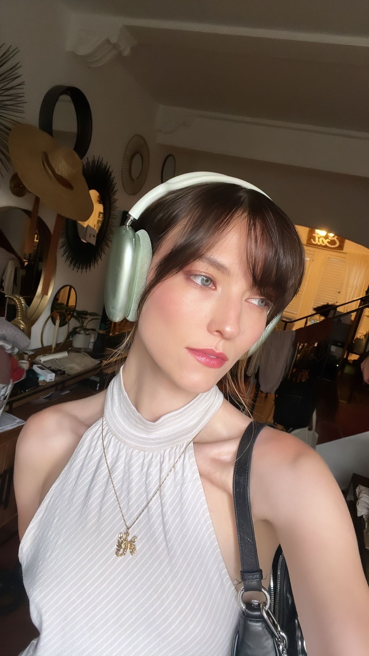 Savvy Taylor Savvy Taylor