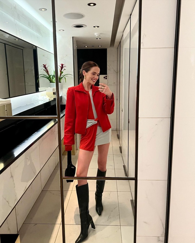 Zoey Deutch